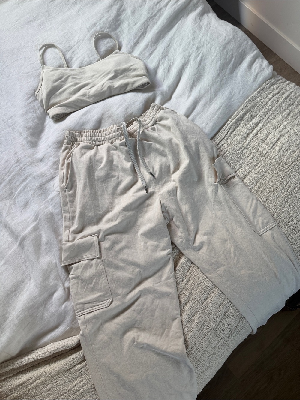 Vuori Cream Cargo Joggers